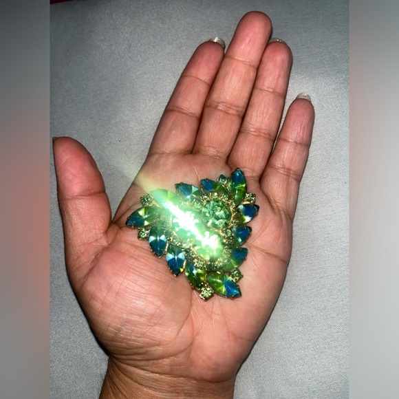 WEISS BROOCH PIN - Picture 2 of 6